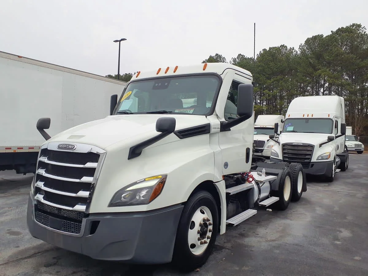 2020 Freightliner Cascadia in Atlanta, GA — photo 3