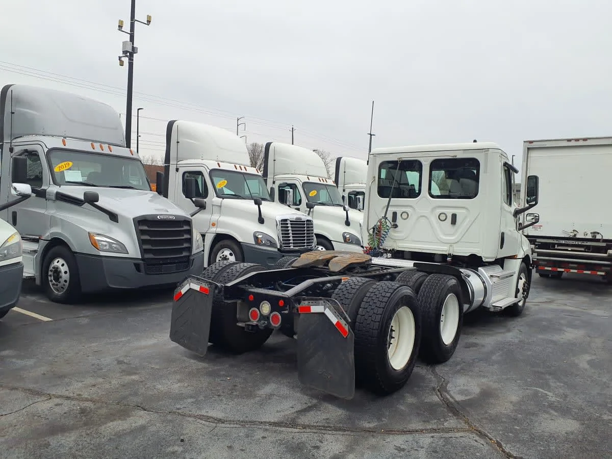 2020 Freightliner Cascadia in Atlanta, GA — photo 6