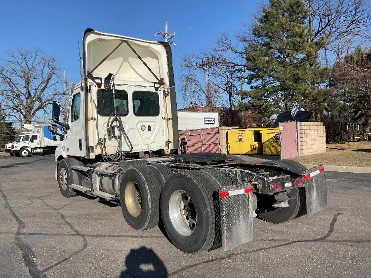2021 Freightliner Cascadia - image 5