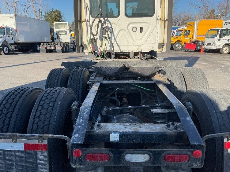 2021 Freightliner Cascadia - image 6