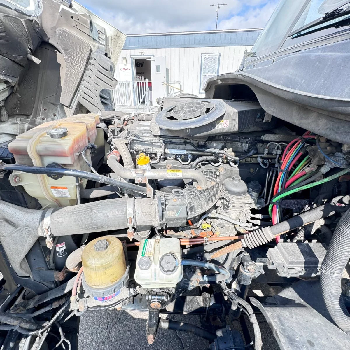 2019 Freightliner Cascadia - image 8