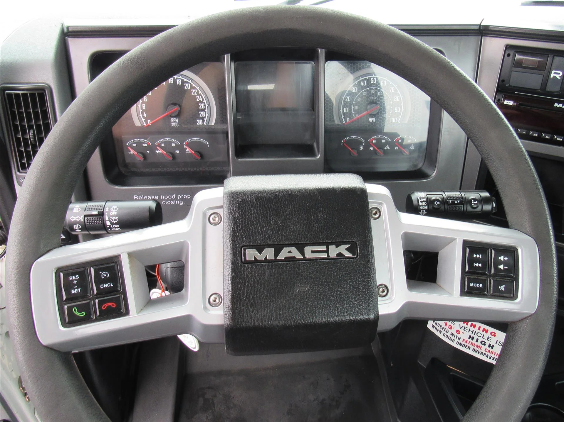 2020 Mack Anthem in Kansas City, MO — photo 14
