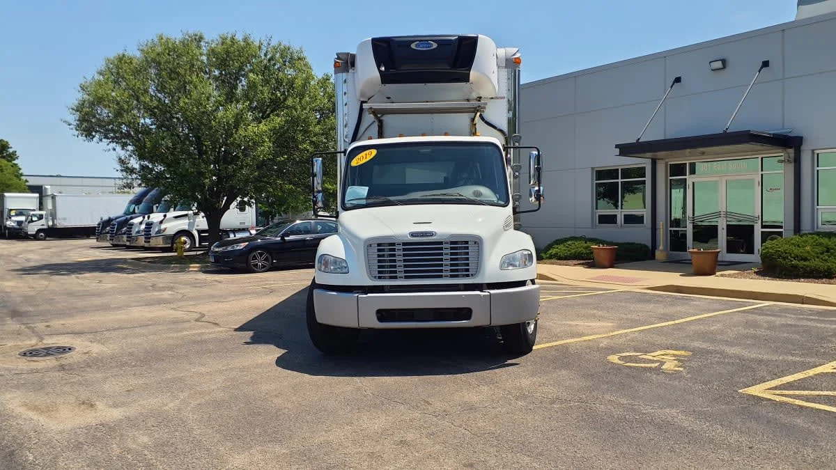 2019 Freightliner M2 106 in Bolingbrook, IL — photo 2