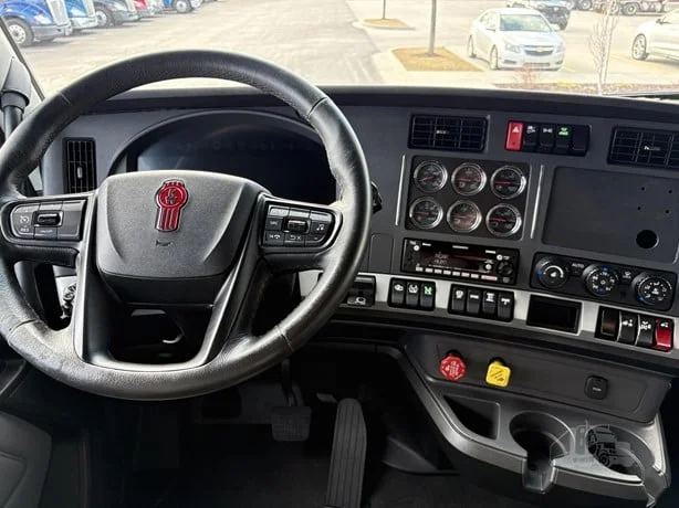 2023 Kenworth T680 - image 9