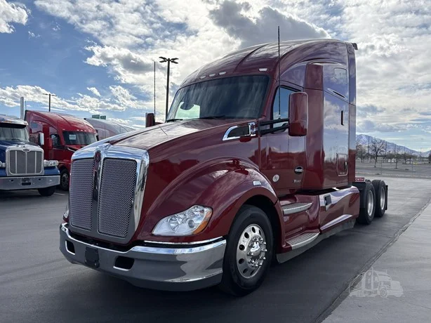 2023 Kenworth T680 - image 4