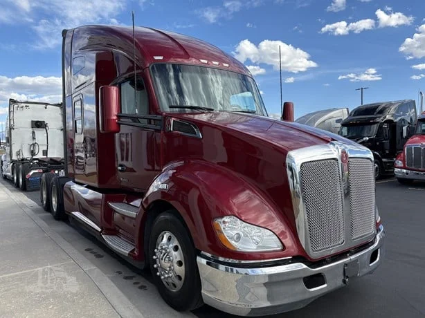 2023 Kenworth T680 - image 2