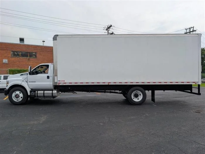 2027 Ford F-750 — photo 4