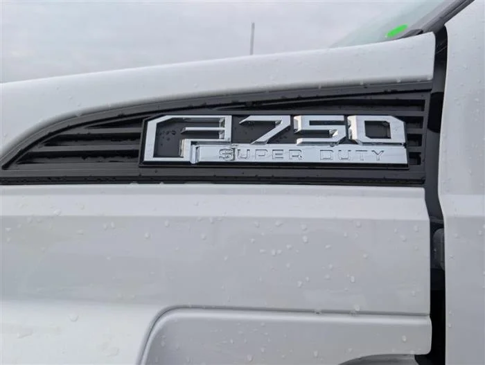 2027 Ford F-750 — photo 28