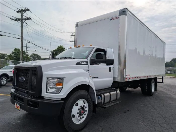 2027 Ford F-750 — photo 2