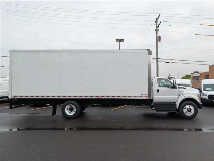 2027 Ford F-750 — photo 3