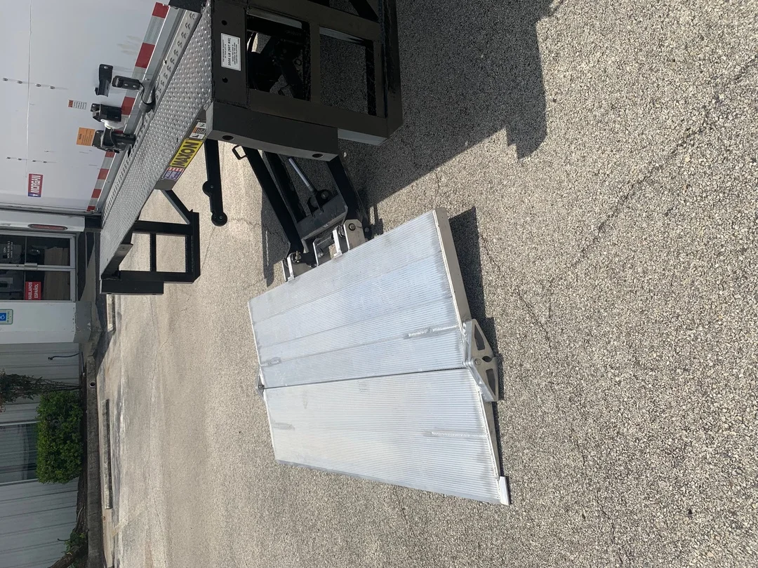 2025 Isuzu NPR - image 5