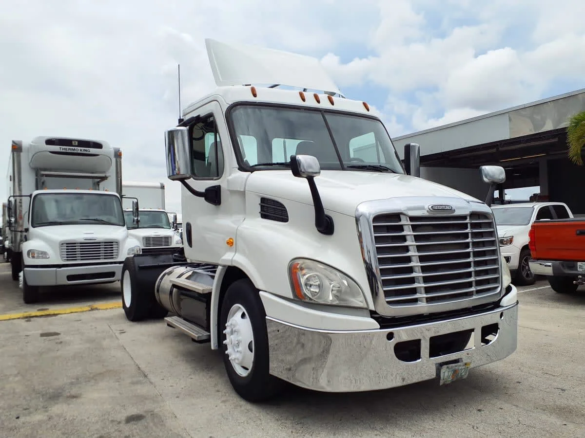 2018 Freightliner Cascadia in Miami, FL — photo 3