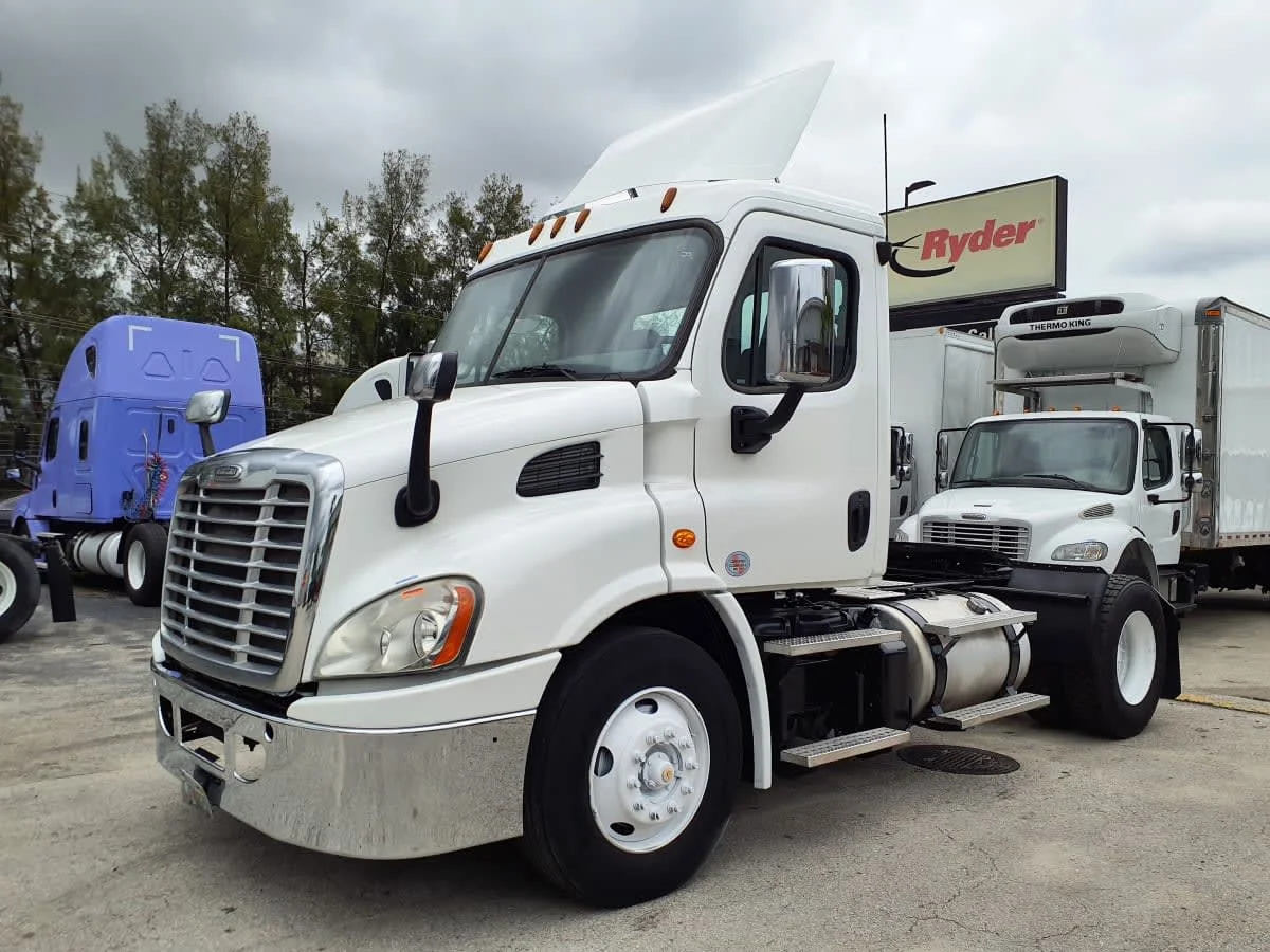 2018 Freightliner Cascadia in Miami, FL