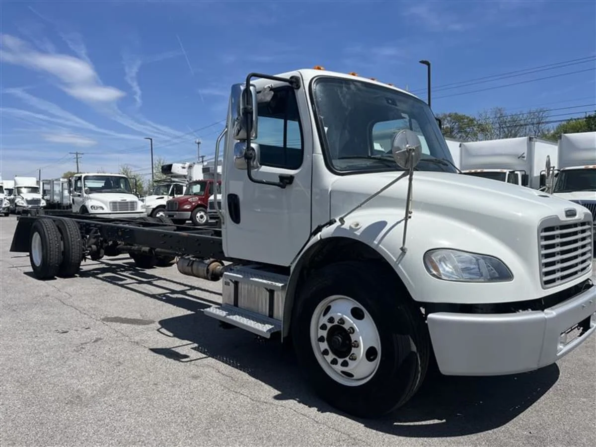 2020 Freightliner M2 106 - image 3