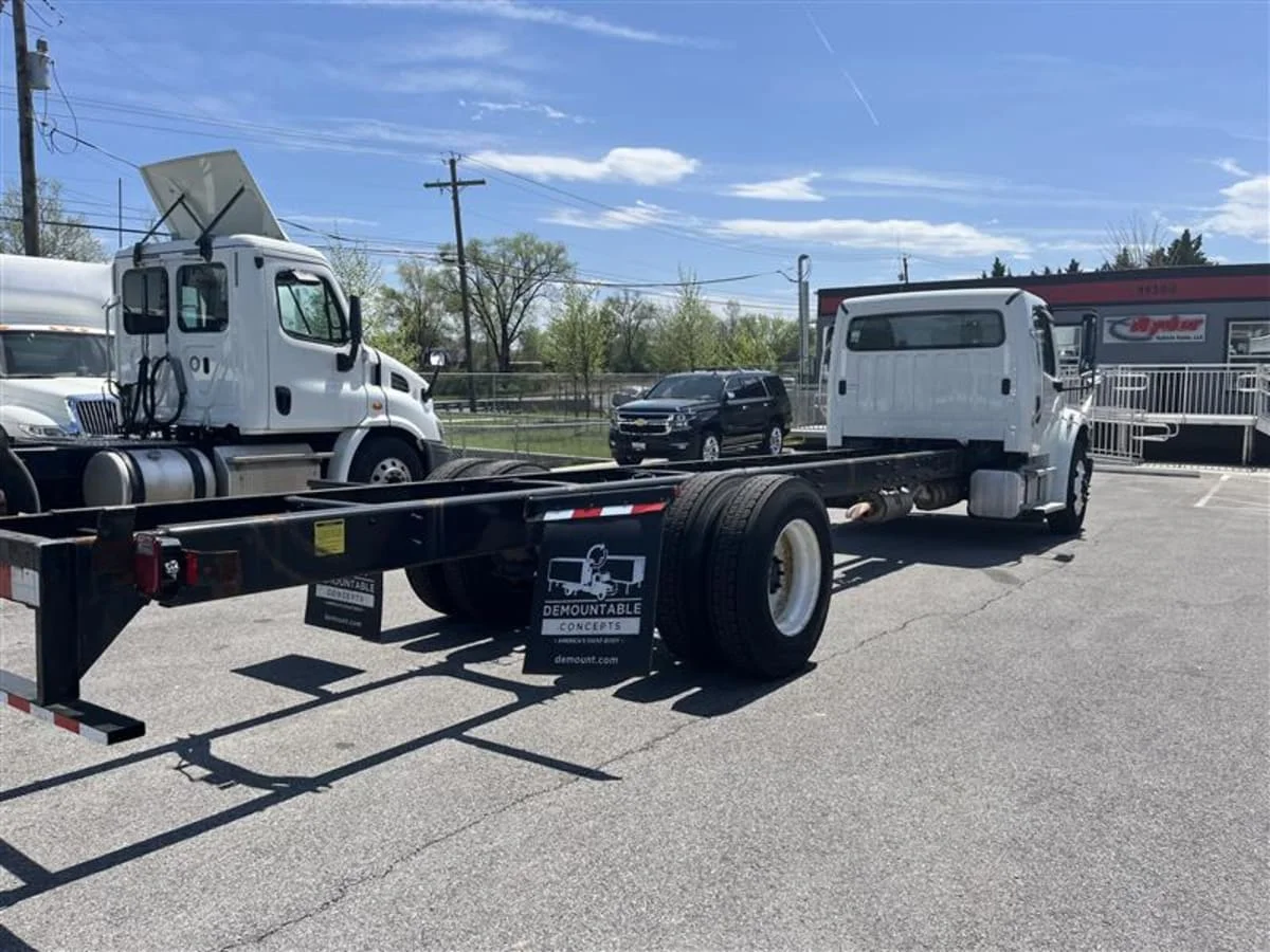 2020 Freightliner M2 106 - image 4