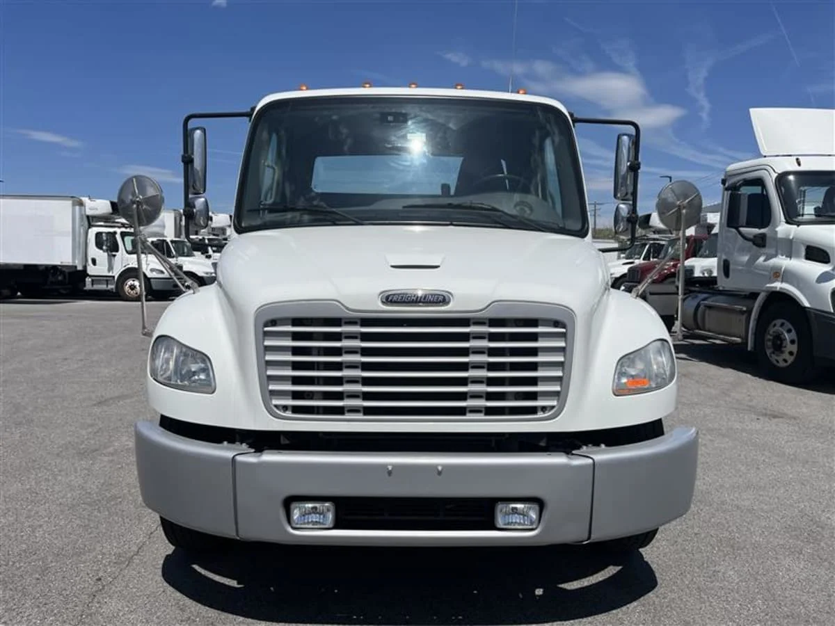 2020 Freightliner M2 106 in Beltsville, MD — photo 2