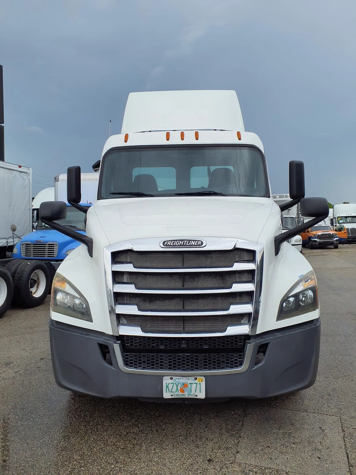 2019 Freightliner Cascadia in Miami, FL — photo 2