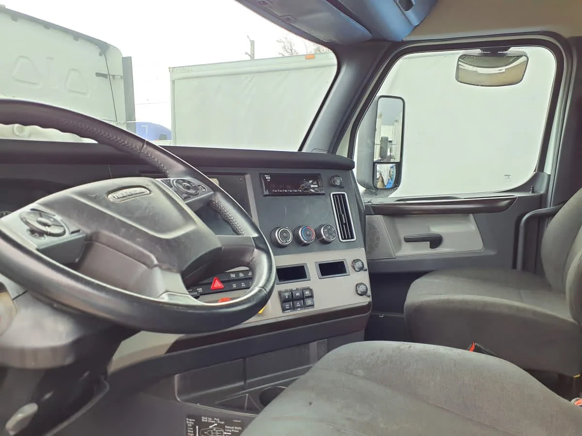 2019 Freightliner Cascadia in Miami, FL — photo 7