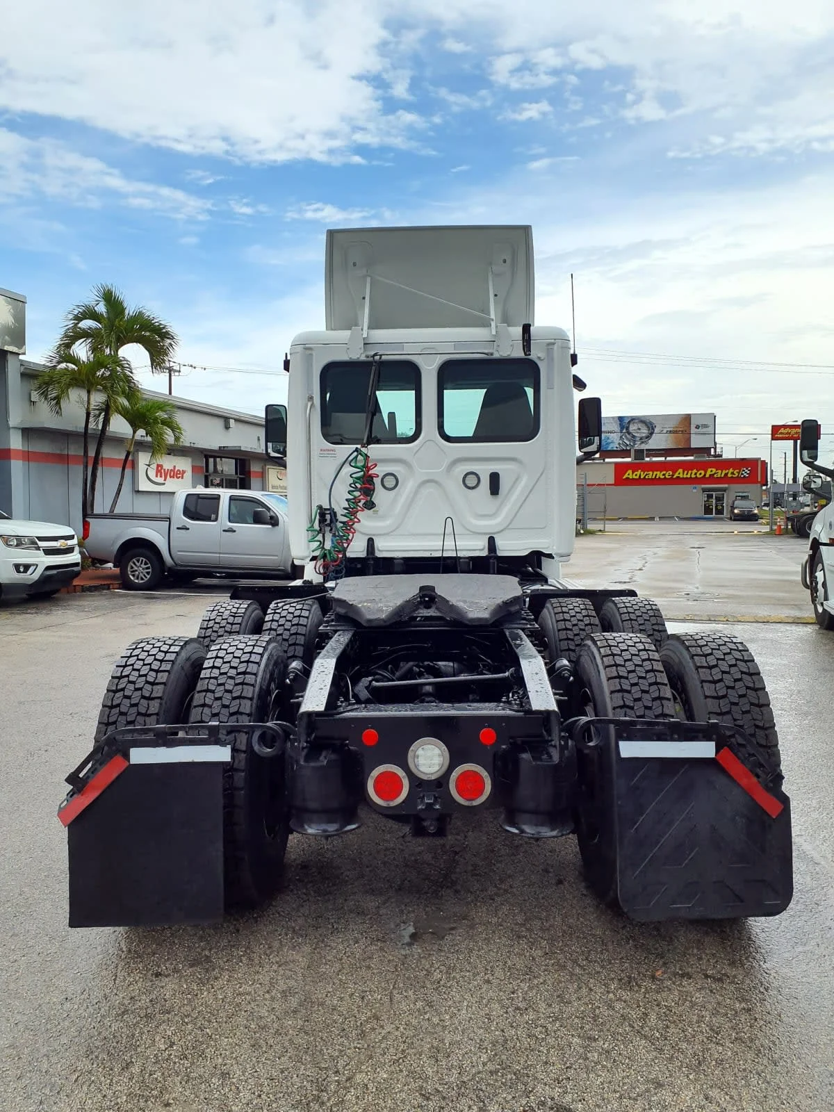2019 Freightliner Cascadia in Miami, FL — photo 5