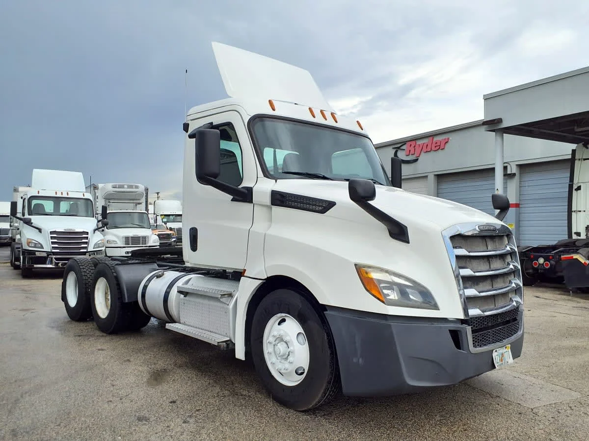 2019 Freightliner Cascadia in Miami, FL — photo 3