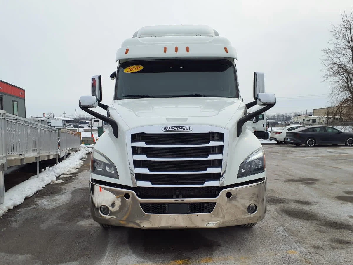 2020 Freightliner Cascadia - image 2
