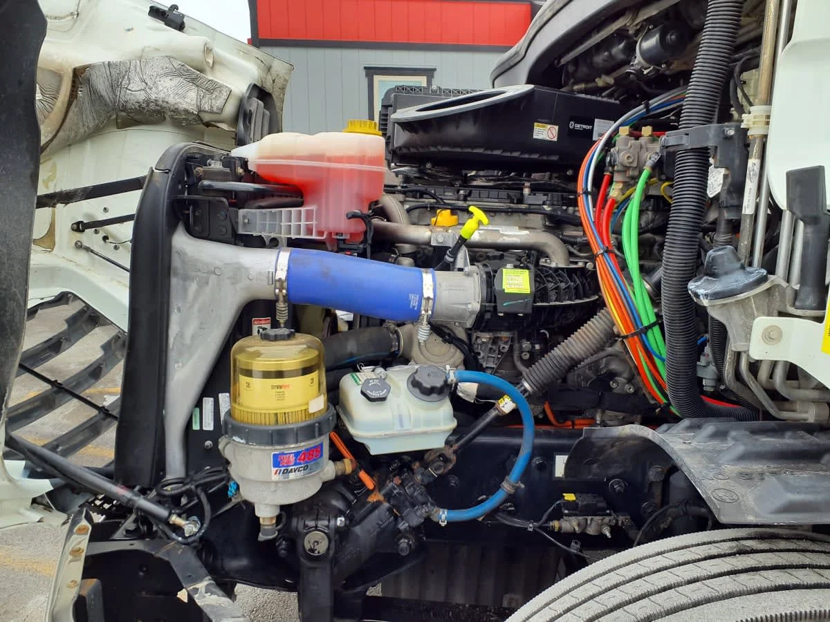 2020 Freightliner Cascadia - image 9