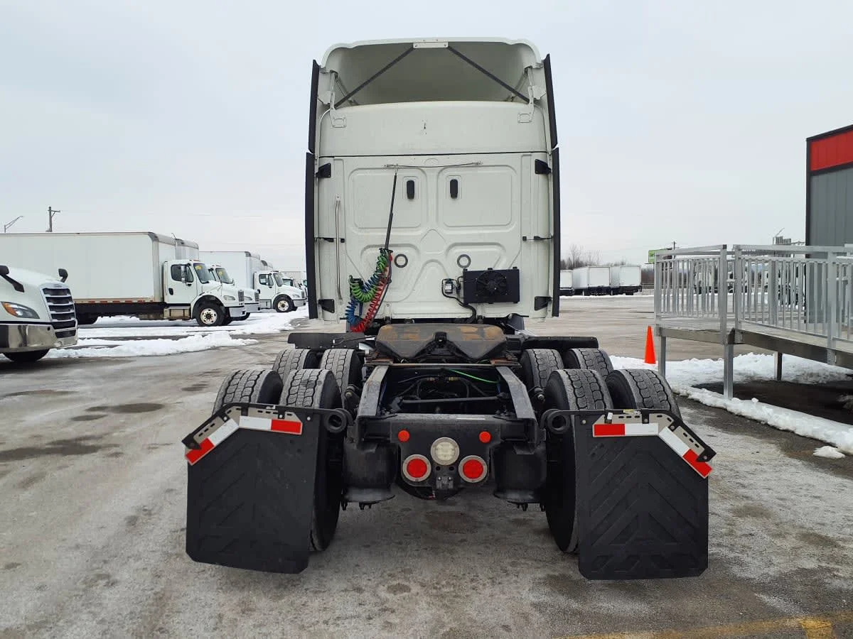 2020 Freightliner Cascadia - image 5