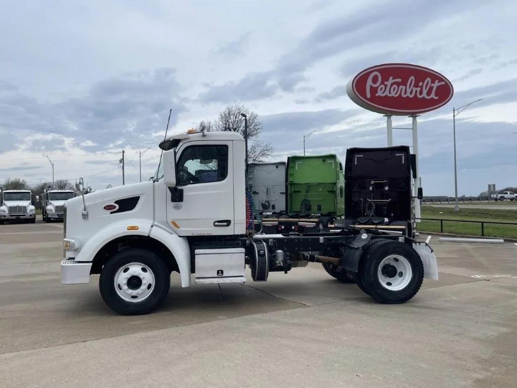 2020 Peterbilt 567 - image 2