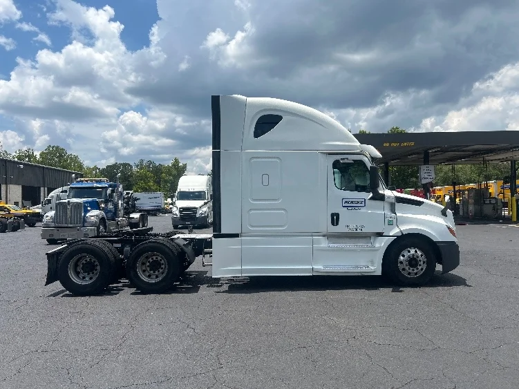 2020 Freightliner Cascadia in Pensacola, FL — photo 8