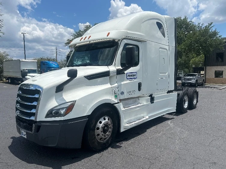 2020 Freightliner Cascadia in Pensacola, FL — photo 3