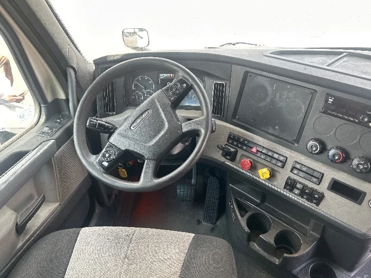 2020 Freightliner Cascadia in Pensacola, FL — photo 10