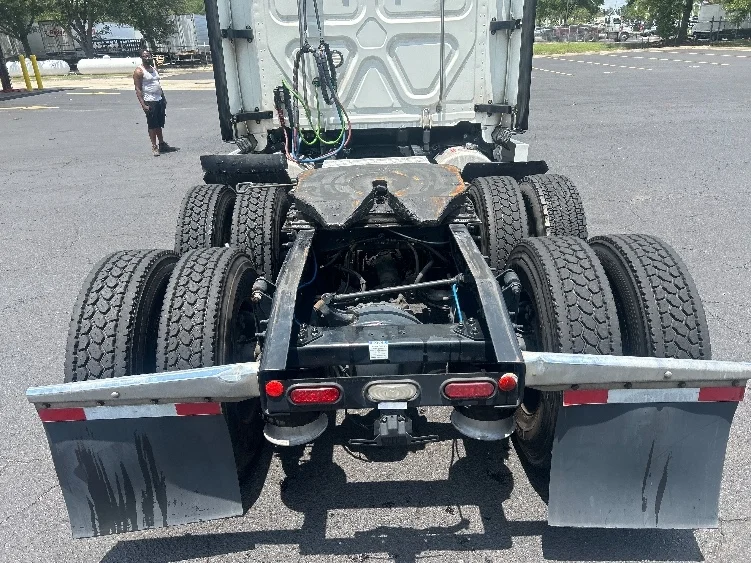 2020 Freightliner Cascadia in Pensacola, FL — photo 6