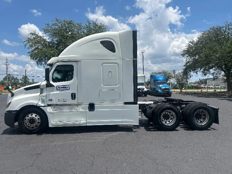 2020 Freightliner Cascadia in Pensacola, FL — photo 4