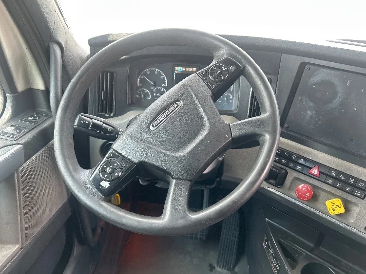 2020 Freightliner Cascadia in Pensacola, FL — photo 9