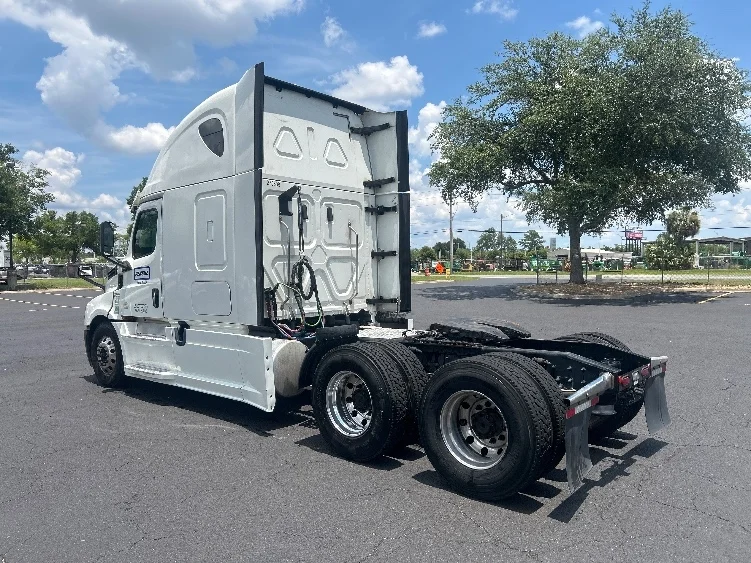 2020 Freightliner Cascadia in Pensacola, FL — photo 5