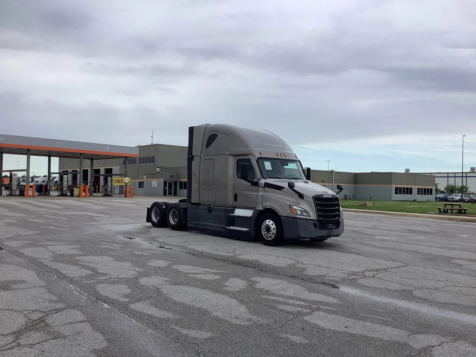 2022 Freightliner Cascadia in Edwardsville, IL