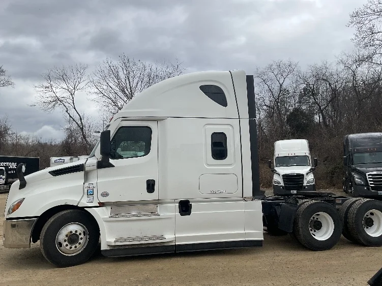 2023 Freightliner Cascadia - image 4