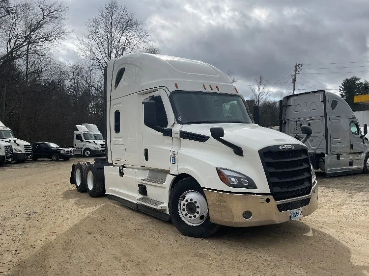 2023 Freightliner Cascadia in Asheville, NC
