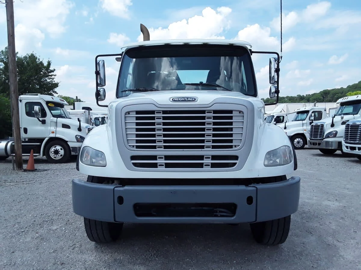 2016 Freightliner M2 112 - image 2