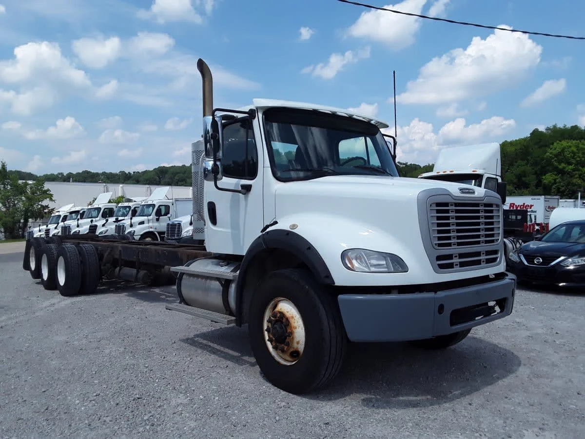2016 Freightliner M2 112 - image 3