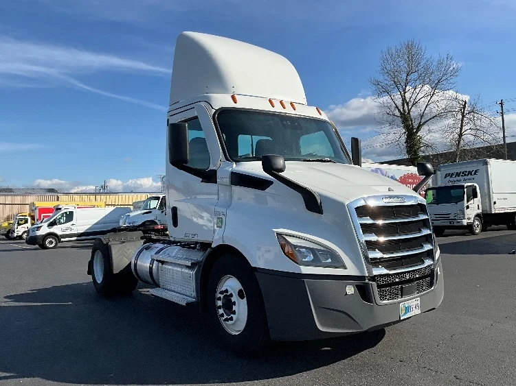 2021 Freightliner Cascadia in Clackamas, OR