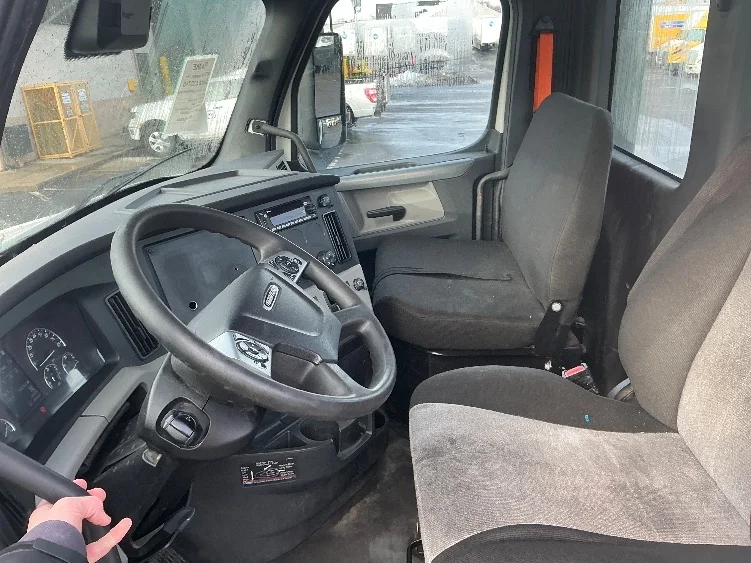 2022 Freightliner Cascadia - image 10