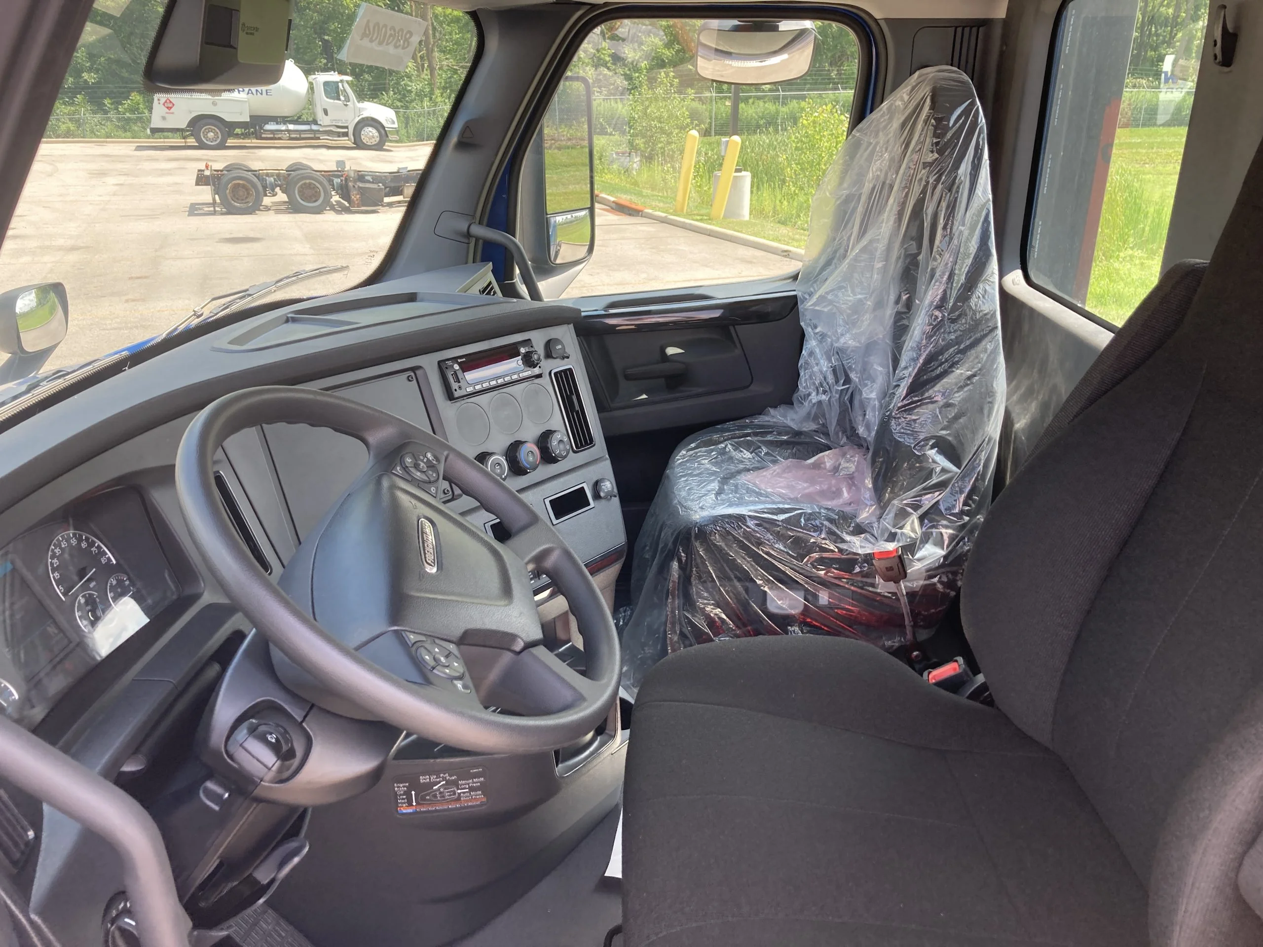 2025 Freightliner Cascadia in Fremont, IN — photo 3