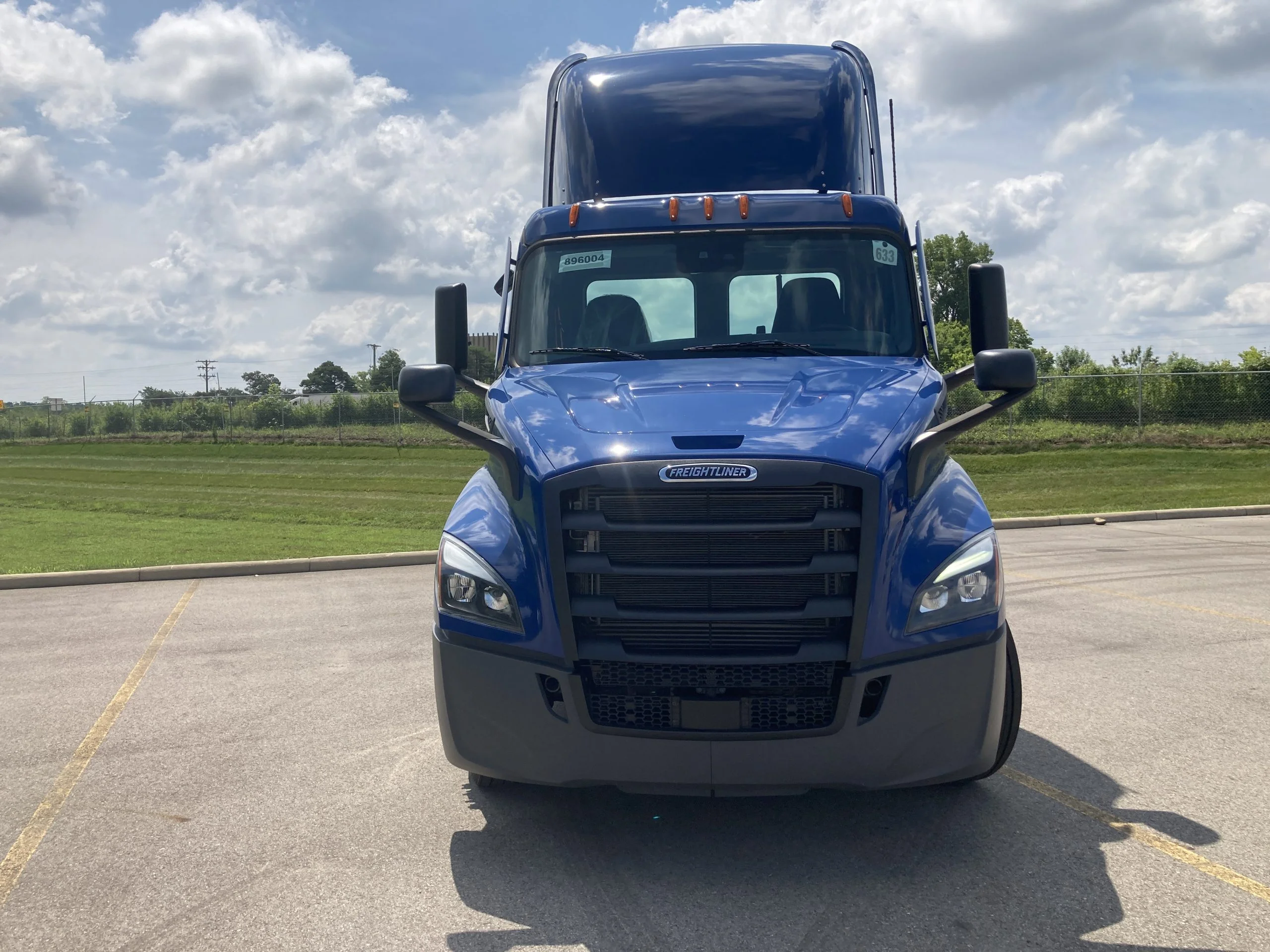 2025 Freightliner Cascadia in Fremont, IN — photo 2