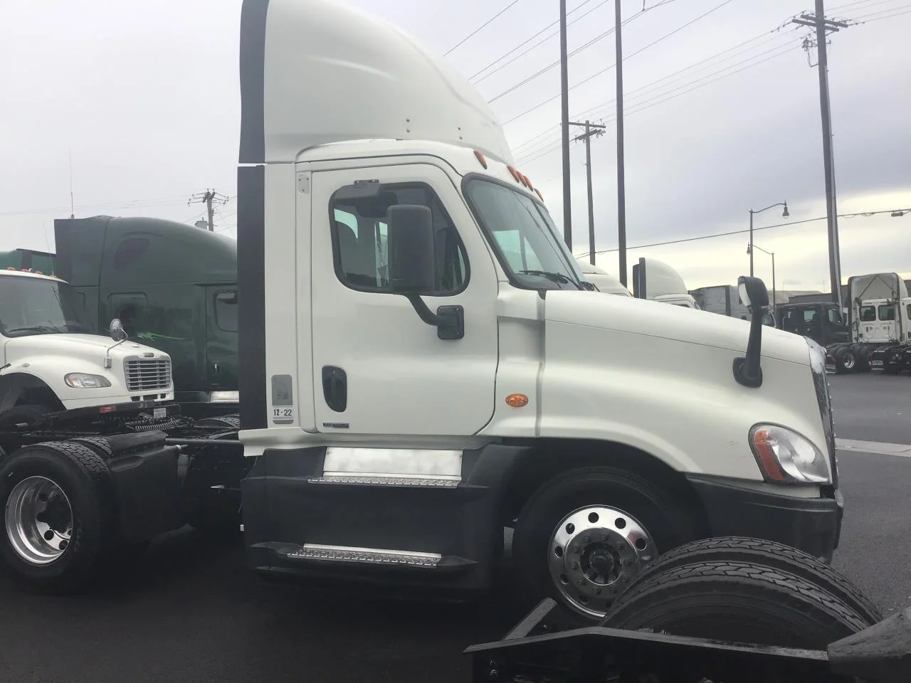 2018 Freightliner Cascadia in Medford, OR — photo 3