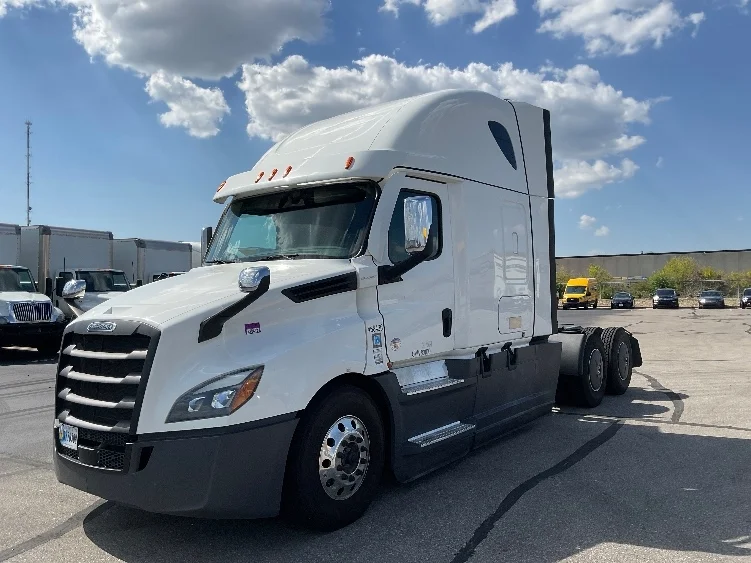 2022 Freightliner Cascadia - image 3