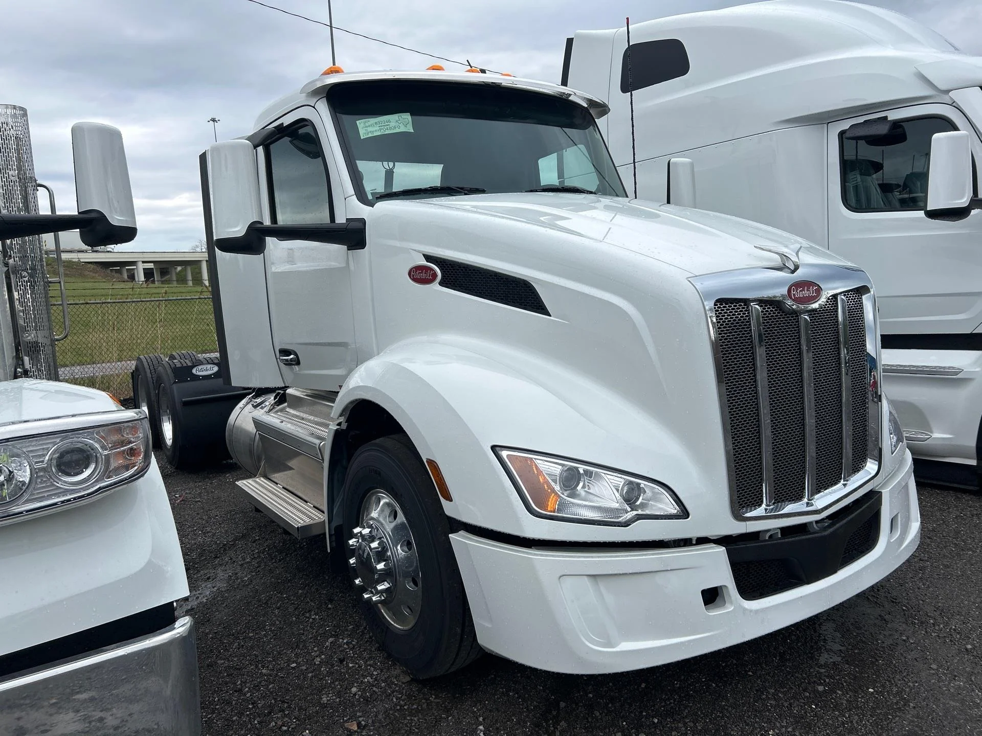 2027 Peterbilt 579 in Youngstown, OH — photo 2