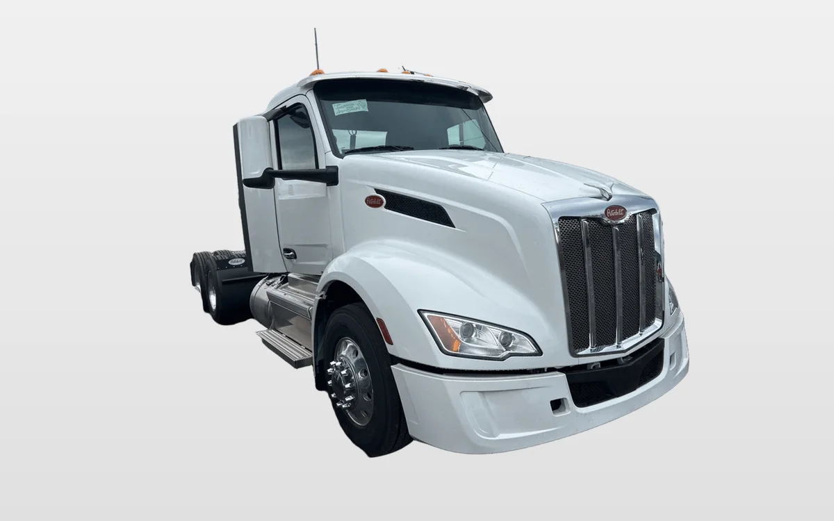 2027 Peterbilt 579 - image 1