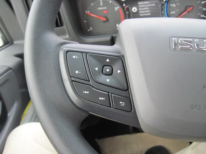 2025 Isuzu NRR - image 6