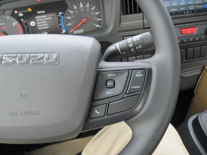 2025 Isuzu NRR - image 9